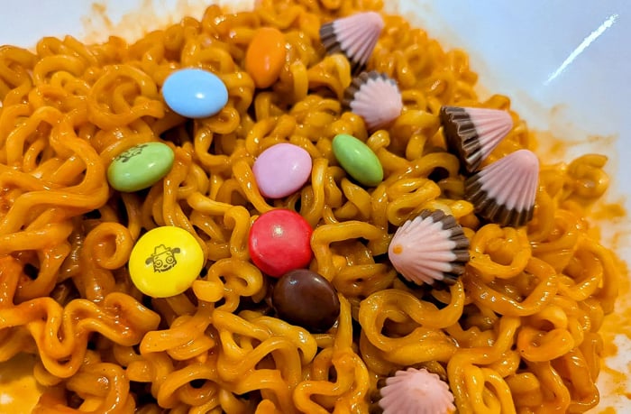 カルボブルダック炒め麺のパッケージ