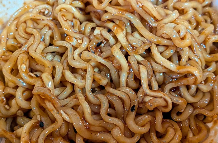 ヤンニョムチキン味ブルダック炒め麺の完成品