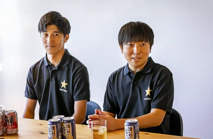 インタビューに答える吉田さん(右)と堀井さん(左)